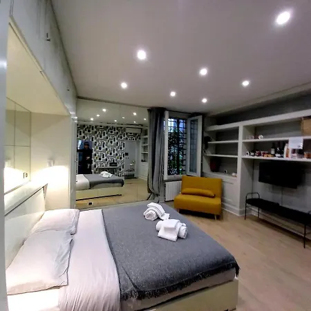 Apartment Piazza Di Spagna, Ground Floor, Historic Center