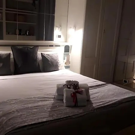 Piazza Di Spagna, Ground Floor, Historic Center *