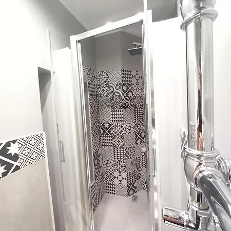 Apartment Piazza Di Spagna, Ground Floor, Historic Center Rom