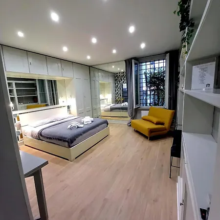 Apartment Piazza Di Spagna, Ground Floor, Historic Center