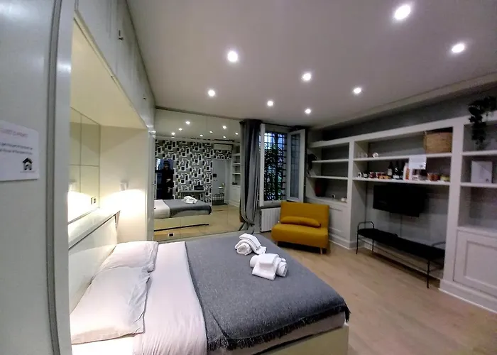 Apartment Piazza Di Spagna, Ground Floor, Historic Center