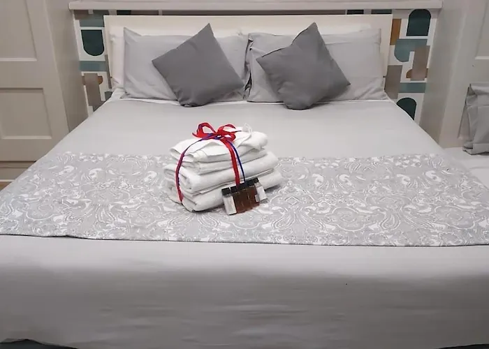 Piazza Di Spagna, Ground Floor, Historic Center Apartment *