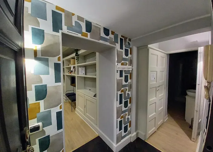 Piazza Di Spagna, Ground Floor, Historic Center