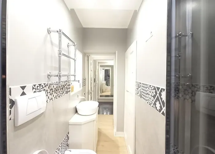 Piazza Di Spagna, Ground Floor, Historic Center Apartment Rome